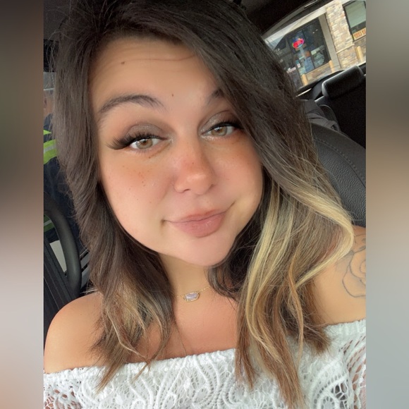 angelanickole15